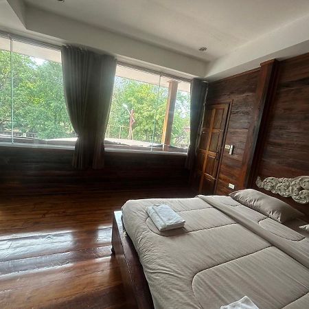 Une Jai Place เรือนอุ่นใจ Phimai Extérieur photo
