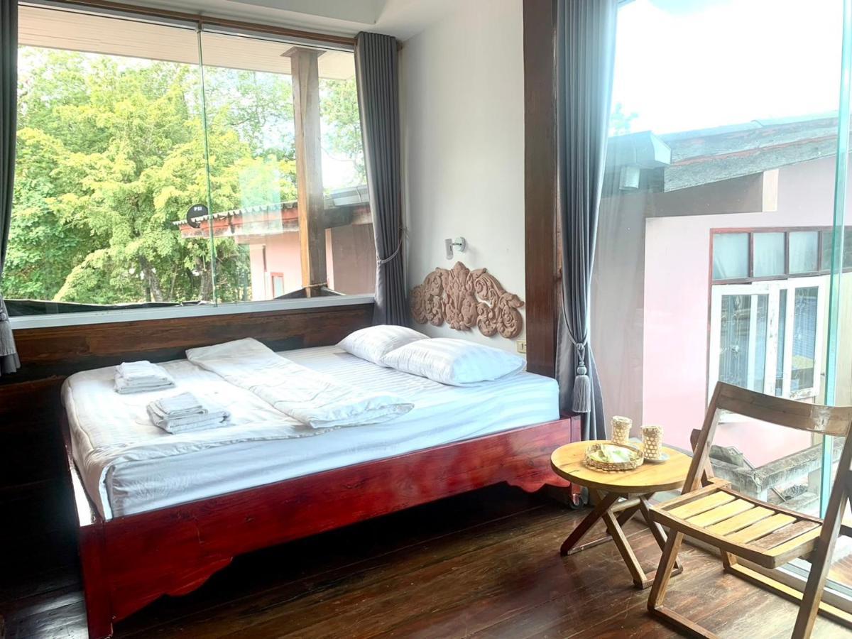 Une Jai Place เรือนอุ่นใจ Phimai Extérieur photo