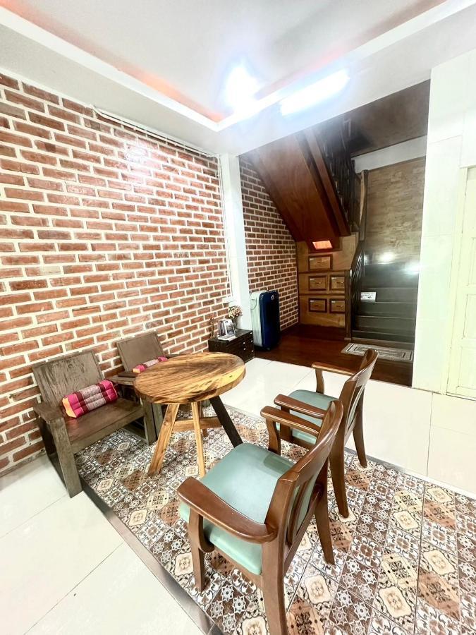 Une Jai Place เรือนอุ่นใจ Phimai Extérieur photo