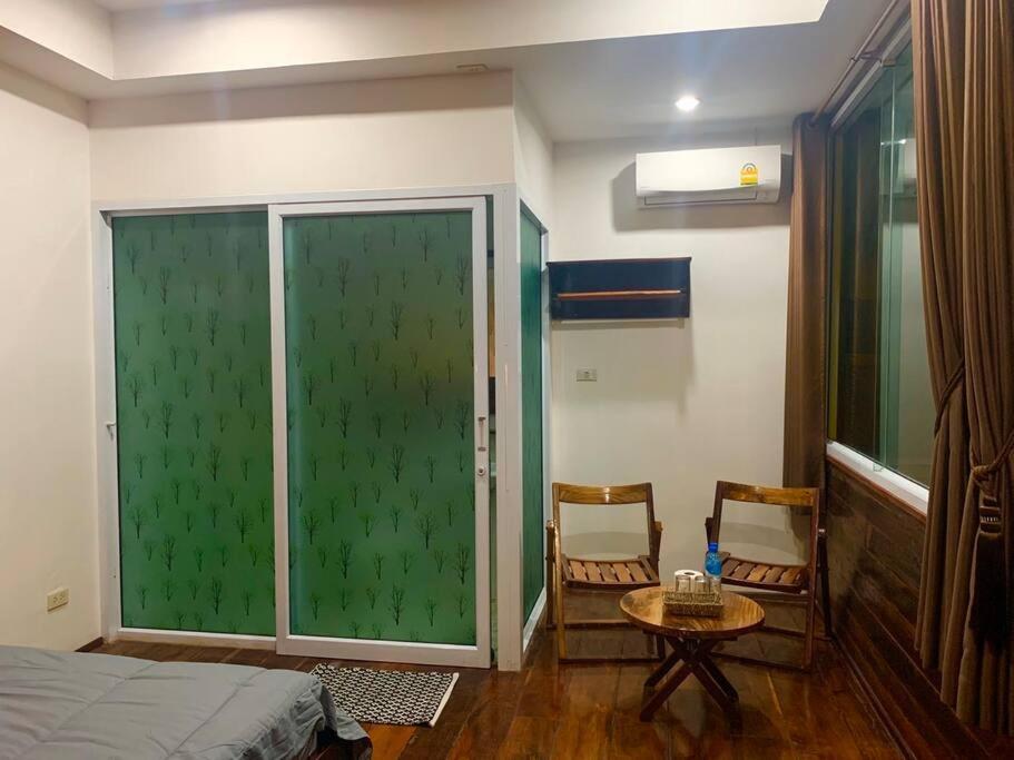 Une Jai Place เรือนอุ่นใจ Phimai Extérieur photo