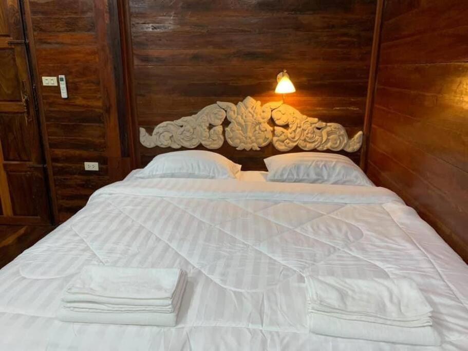 Une Jai Place เรือนอุ่นใจ Phimai Extérieur photo