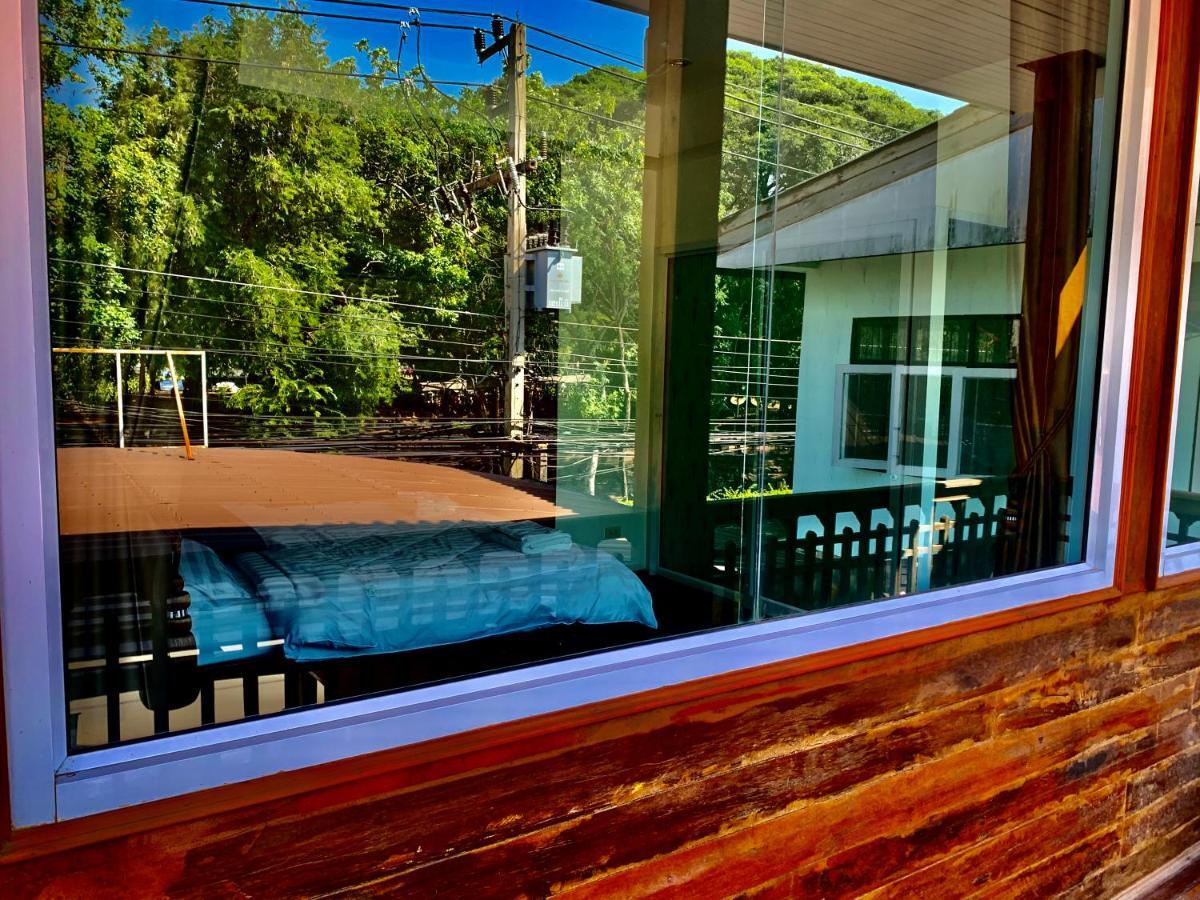 Une Jai Place เรือนอุ่นใจ Phimai Extérieur photo