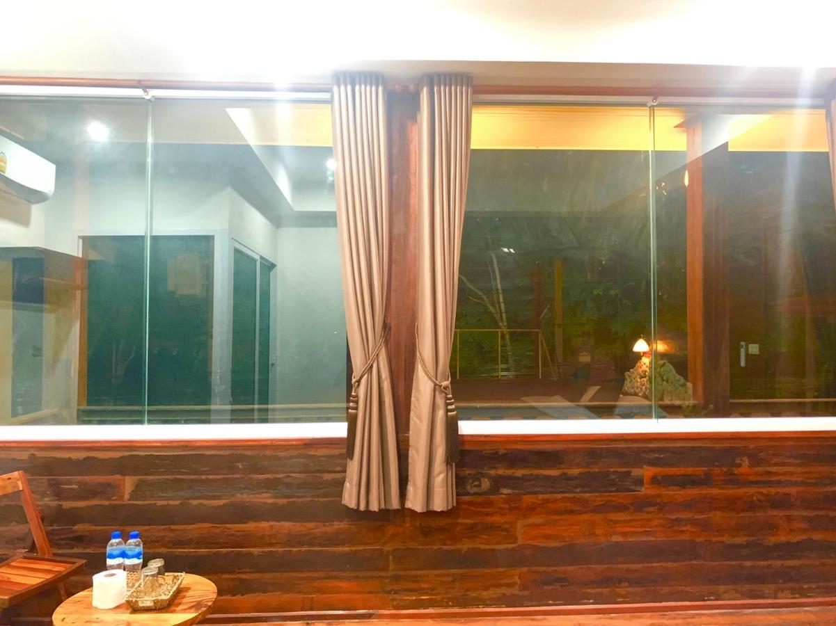 Une Jai Place เรือนอุ่นใจ Phimai Extérieur photo
