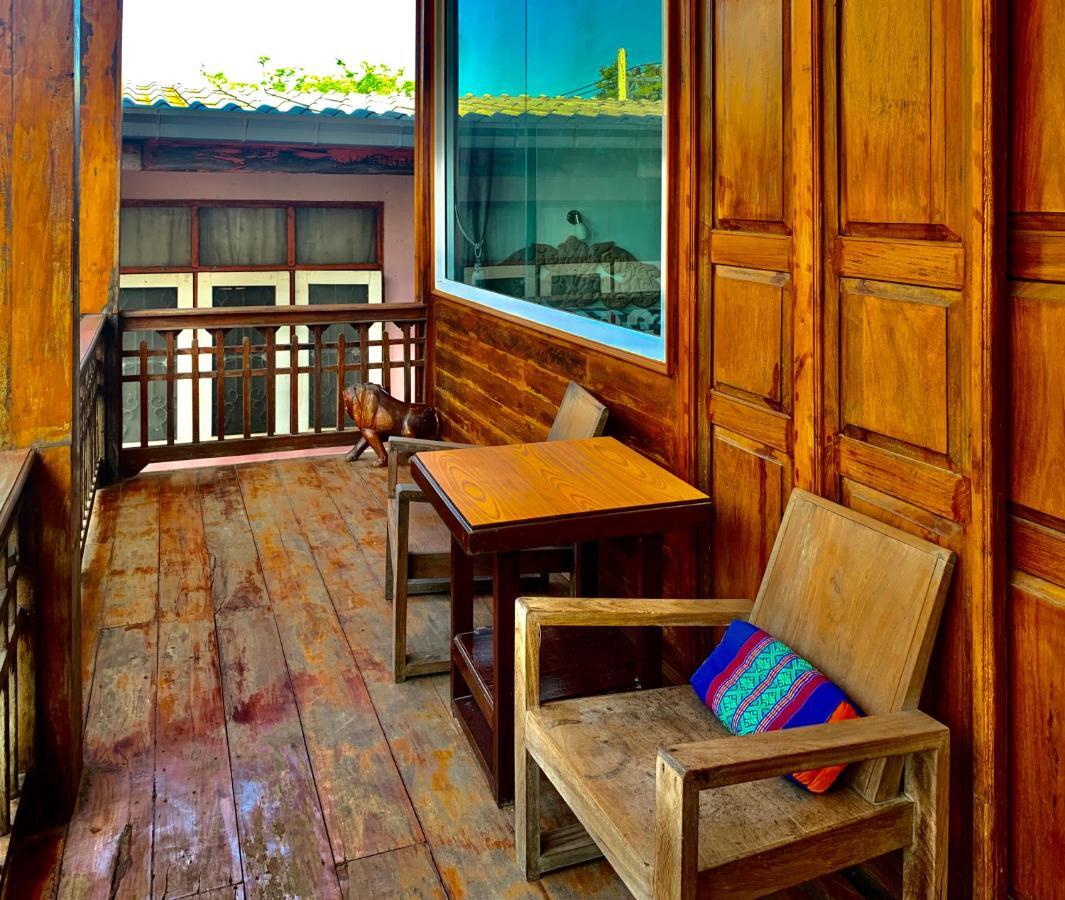 Une Jai Place เรือนอุ่นใจ Phimai Extérieur photo